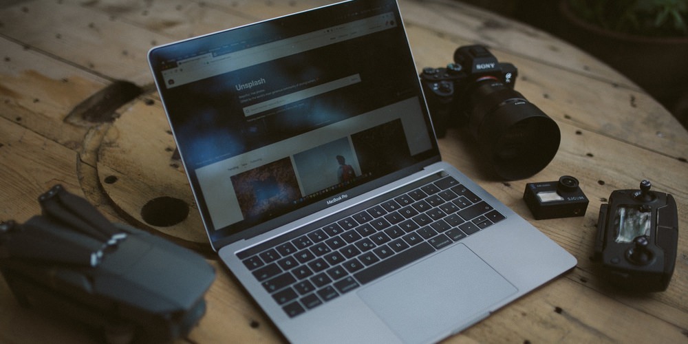 Utilize social media tools for university social media pages