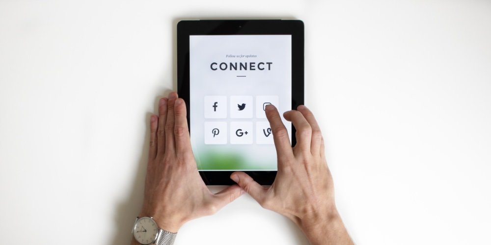 Include links to social media to improve campaign website