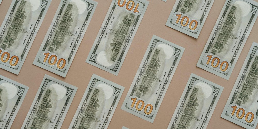 What are major gifts and why are they important?